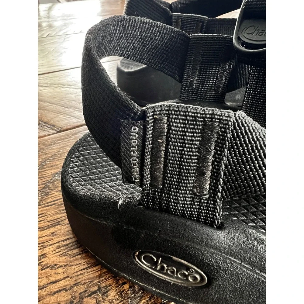 Chaco Z Cloud Black Strappy Sport Sandals Mens Size 9 LUVSEAT Footbed